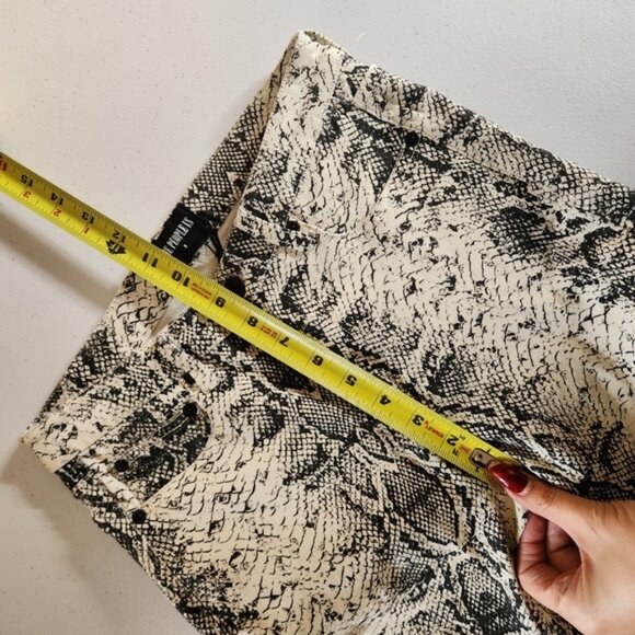 The People Vs Snakeskin Low Rise Jeans Rascal New NWT Size 8 Animal Print Skinny - Picture 8 of 10